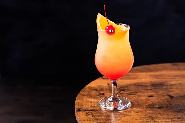 Cocktail Rafraîchissant Ouragan Rhum Sur Une Table — Photo