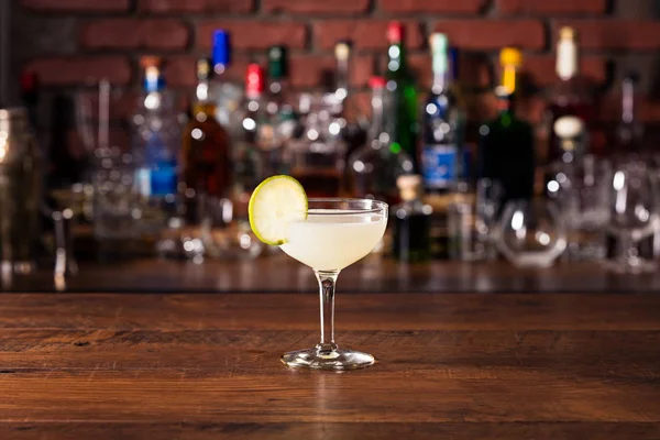 Refrescante Vodka Gimlet Cocktail Bar — Fotografia de Stock