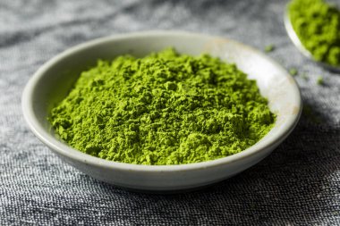 Organik yeşil çay Matcha tozu bir kase