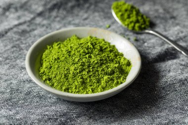 Organik yeşil çay Matcha tozu bir kase