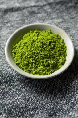 Organik yeşil çay Matcha tozu bir kase