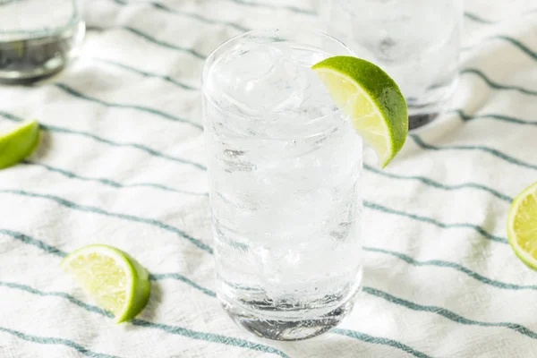 Alkoholischer Tequila Und Sodawasser Mit Limette — Stockfoto