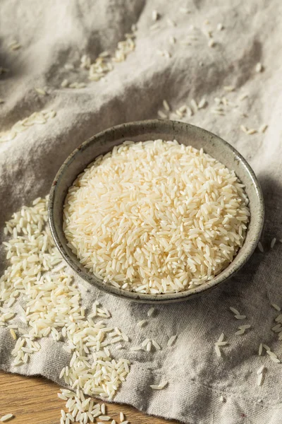 Сухий сирий органічний білий рис — стокове фото
