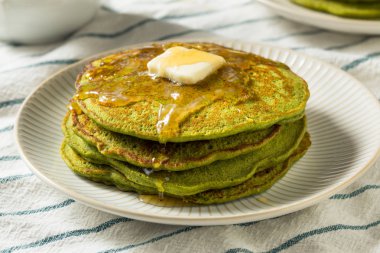 Ev yapımı Matcha yeşil çay krep