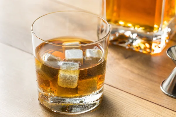 Dark Amber Bourbon whisky kameny — Stock fotografie