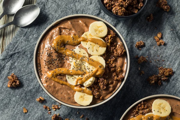 Hausgemachte Schoko-Smoothie-Schüssel — Stockfoto