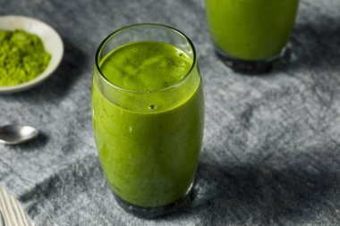 Sağlıklı ev yapımı Matcha kahvaltı Smoothie