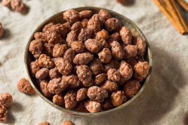 Ev yapımı tarçın şeker badem