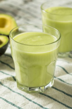 Ev yapımı organik avokado su