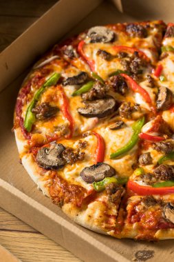 Bir kutu içinde Pizza çıkarmak