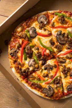 Bir kutu içinde Pizza çıkarmak