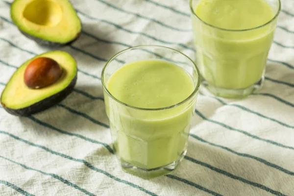 Acqua di avocado biologica fatta in casa — Foto Stock