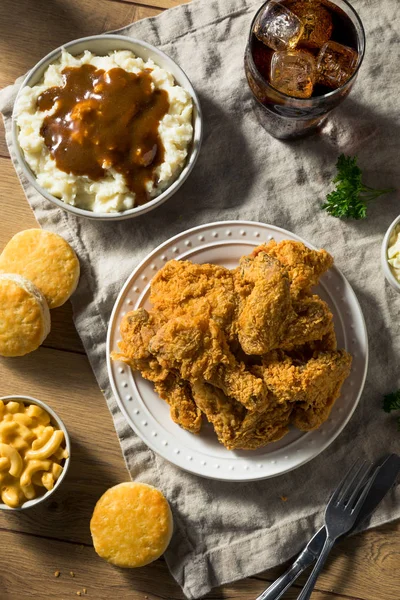 Domowe Southern Fried Chicken Dinner — Zdjęcie stockowe