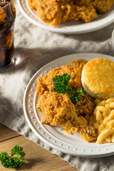 Zelfgemaakte zuidelijke Fried Chicken Dinner — Stockfoto