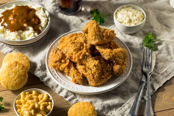 Domowe Southern Fried Chicken Dinner — Zdjęcie stockowe