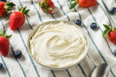 Kremsi ev yapımı Mascarpone peyniri
