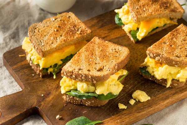 Hearty Homemade Egg Breakfast Sandwich — Stock Photo, Image