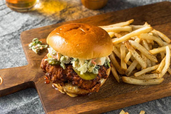 Zelfgemaakte Spicy Nashville hete kip Sandwich — Stockfoto