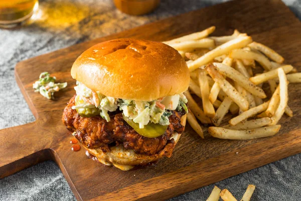 Zelfgemaakte Spicy Nashville hete kip Sandwich — Stockfoto