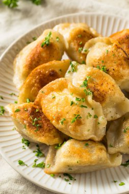 Ev yapımı kızarmış Lehçe patates Pierogis