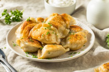 Ev yapımı kızarmış Lehçe patates Pierogis