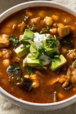 Ev yapımı Meksika Pozole çorbası