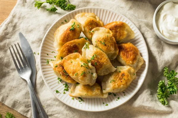 Домашнє смажені польських картопля Pierogis — стокове фото