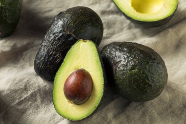 Ham organik yeşil avokado