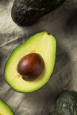 Ham organik yeşil avokado