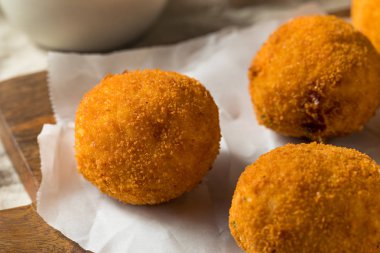 Ev yapımı Deep Fried Risotto Arancini