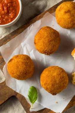 Ev yapımı Deep Fried Risotto Arancini