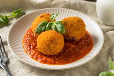 Ev yapımı Deep Fried Risotto Arancini