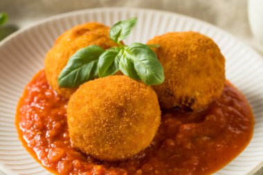 Ev yapımı Deep Fried Risotto Arancini