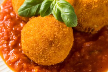 Ev yapımı Deep Fried Risotto Arancini