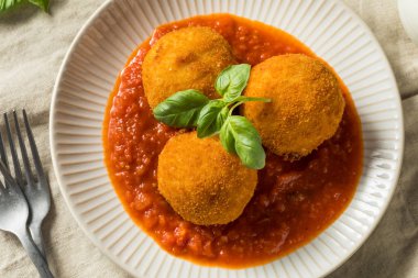 Ev yapımı Deep Fried Risotto Arancini