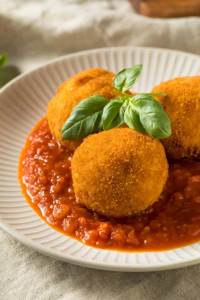 Homemade smażone w głębokim tłuszczu Risotto Arancini — Zdjęcie stockowe