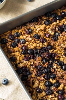 Sağlıklı ev yapımı pişmiş yulaf ezmesi