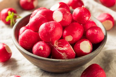 Ham kırmızı organik turp