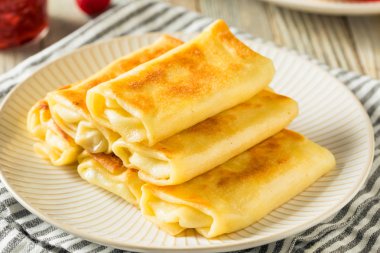 Tatlı ev yapımı peynir Blintzes