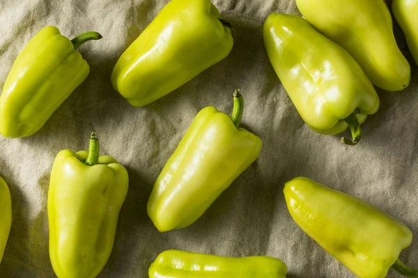 Surowe żółte organiczne Gypsy Peppers — Zdjęcie stockowe