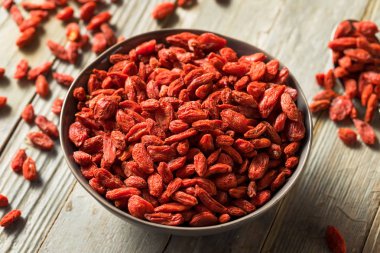 Ham kırmızı organik Goji çilek