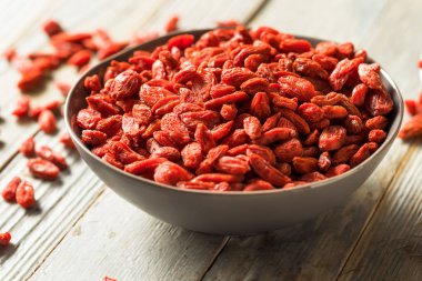 Ham kırmızı organik Goji çilek