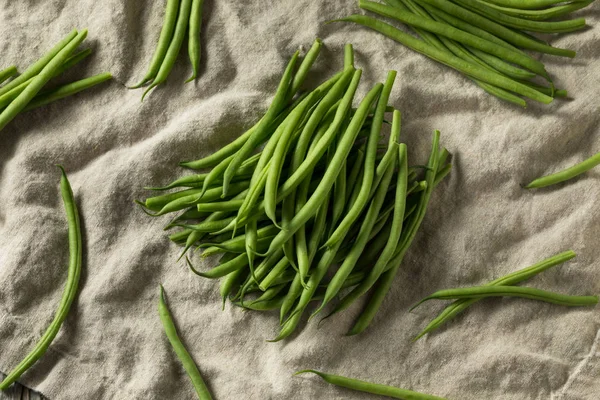 Rauwe groene organische Franse string bonen — Stockfoto