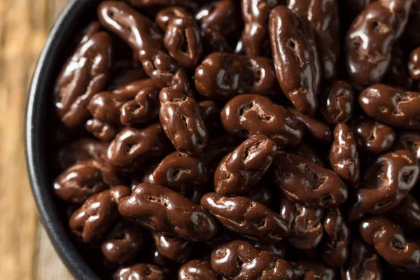 Édes csokoládéval borított goji bogyók — Stock Fotó