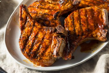 Ev yapımı Barbekü Domuz Pirzolası