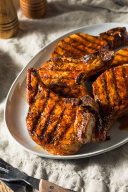 Ev yapımı Barbekü Domuz Pirzolası