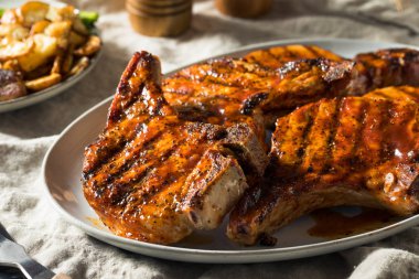 Ev yapımı Barbekü Domuz Pirzolası