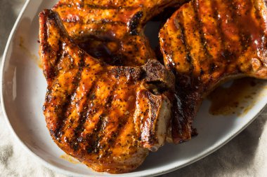 Ev yapımı Barbekü Domuz Pirzolası