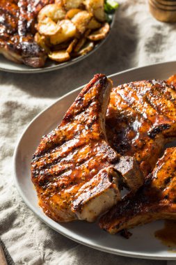Ev yapımı Barbekü Domuz Pirzolası