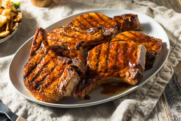 Chuletas de cerdo hechas en casa barbacoa — Foto de Stock